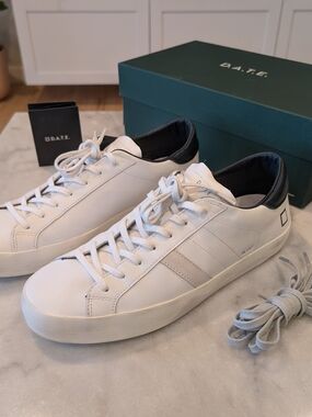 Men’s White Leather Low-Top Sneakers with Navy Blue Heel